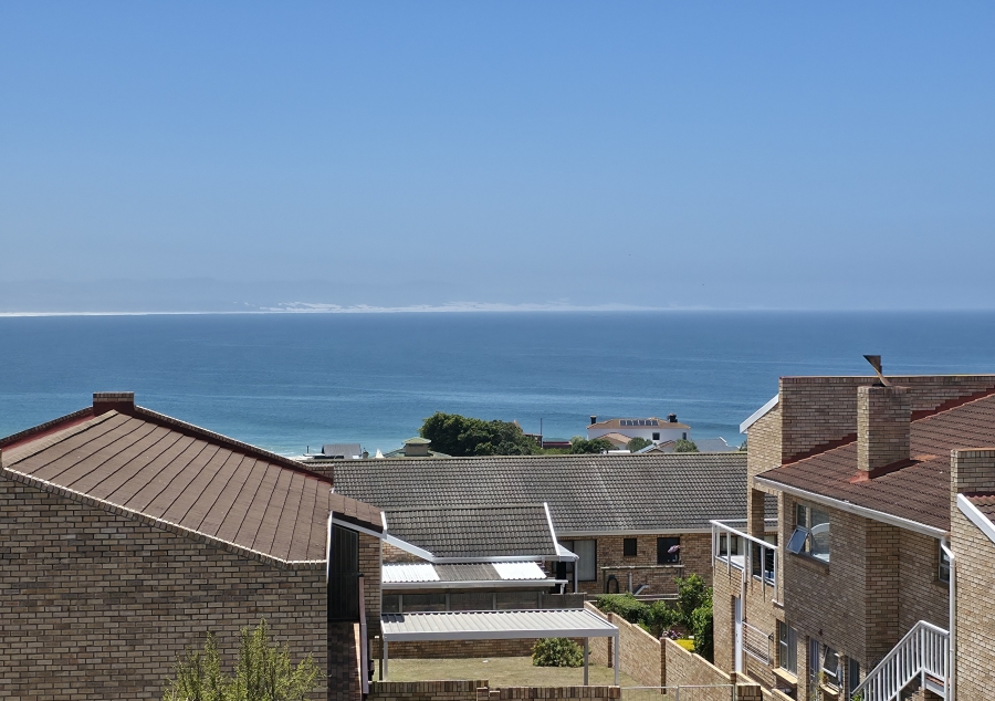 3 Bedroom Property for Sale in Wavecrest Eastern Cape